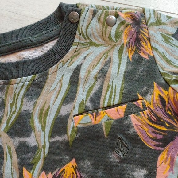 VOLCOM NEW Toddler Pocket Tee & Chino Shorts - Picture 3 of 13